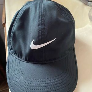 Nike dry fit featherlight running cap